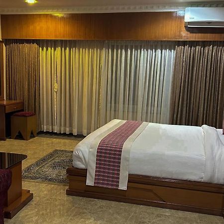 Hotel Earth Light Sauraha Chitwan Εξωτερικό φωτογραφία