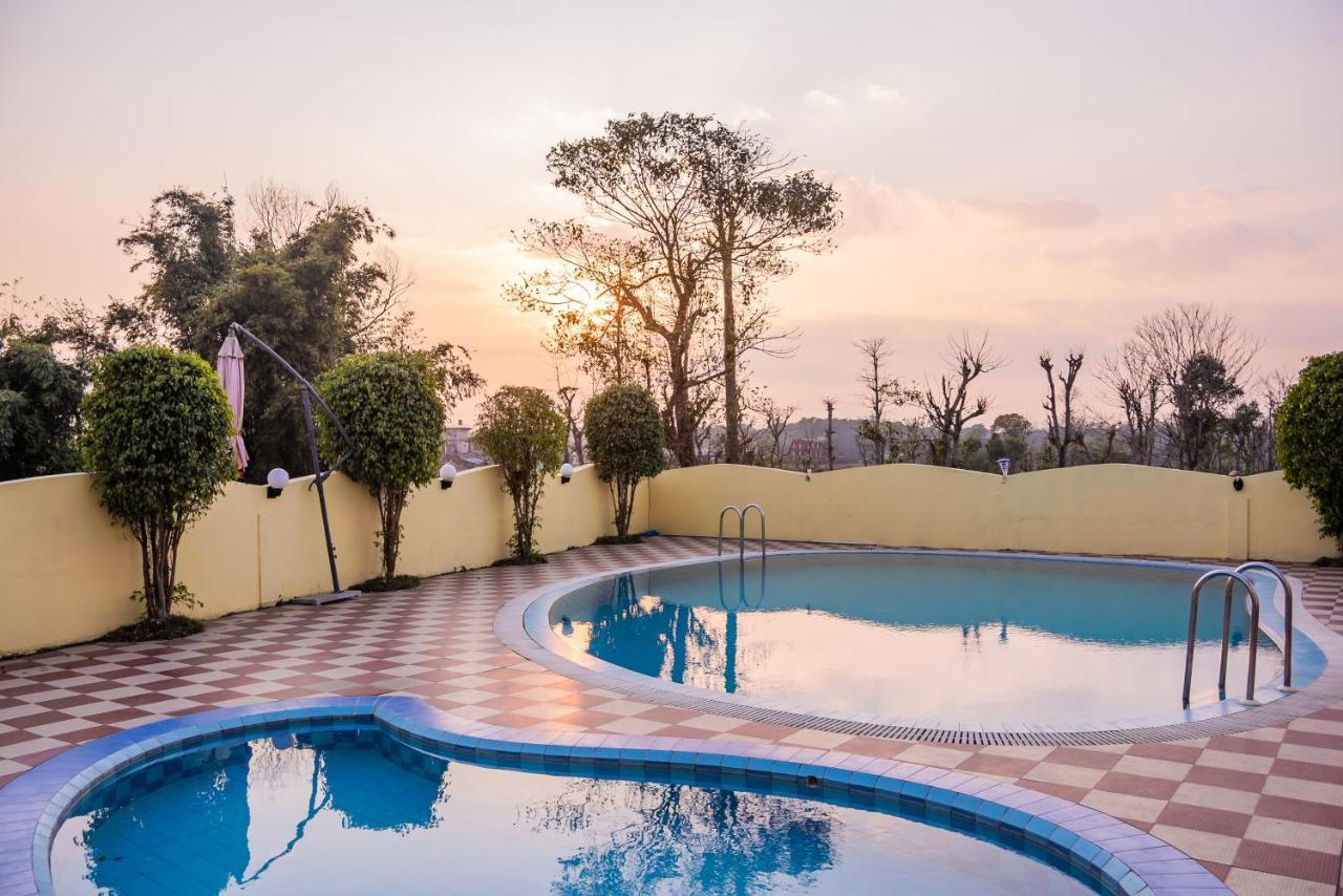 Hotel Earth Light Sauraha Chitwan Εξωτερικό φωτογραφία