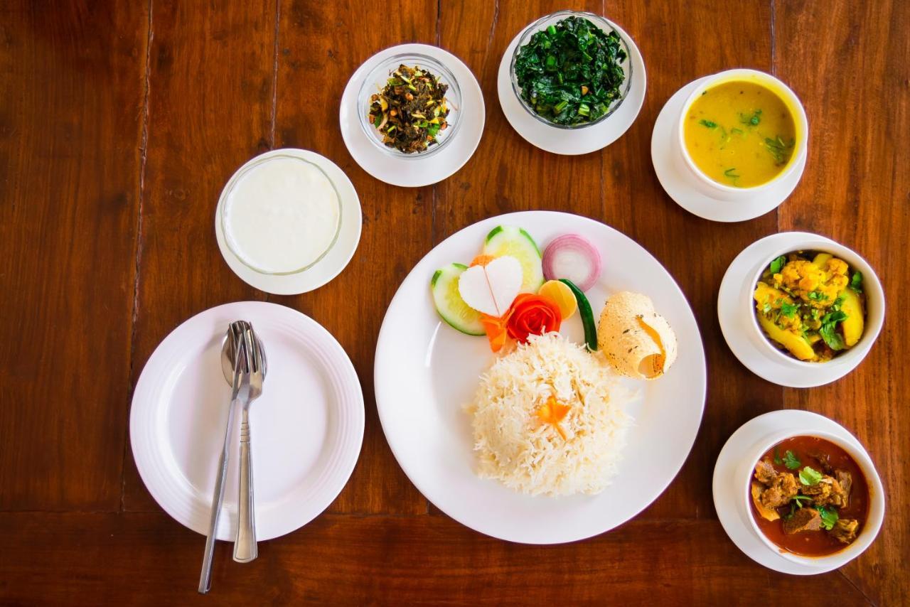 Hotel Earth Light Sauraha Chitwan Εξωτερικό φωτογραφία