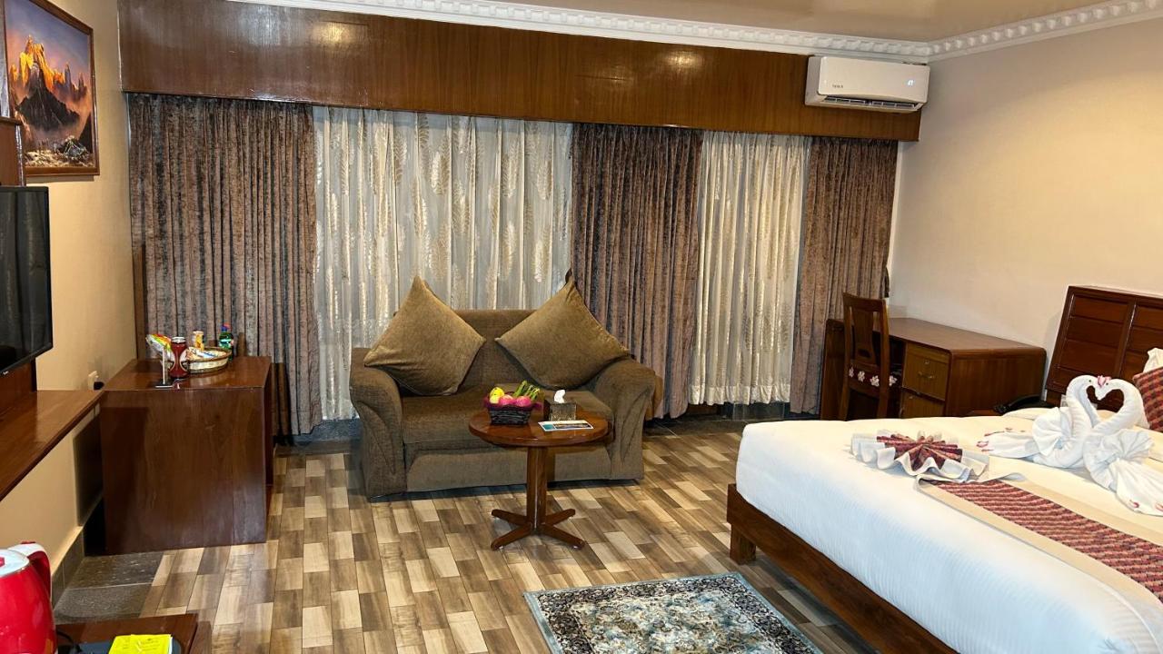 Hotel Earth Light Sauraha Chitwan Εξωτερικό φωτογραφία