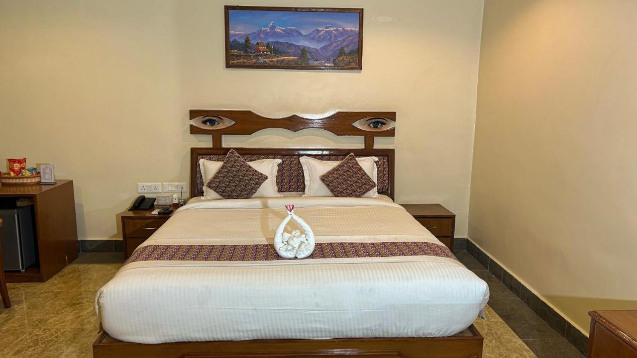 Hotel Earth Light Sauraha Chitwan Εξωτερικό φωτογραφία