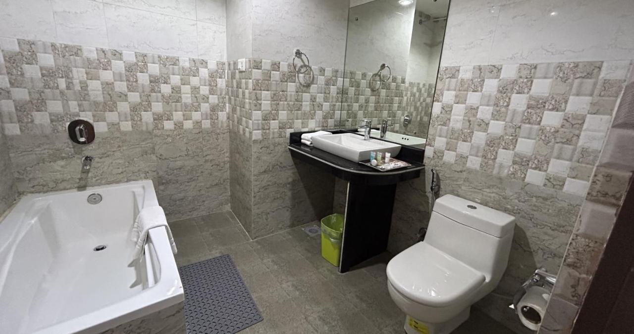 Hotel Earth Light Sauraha Chitwan Εξωτερικό φωτογραφία