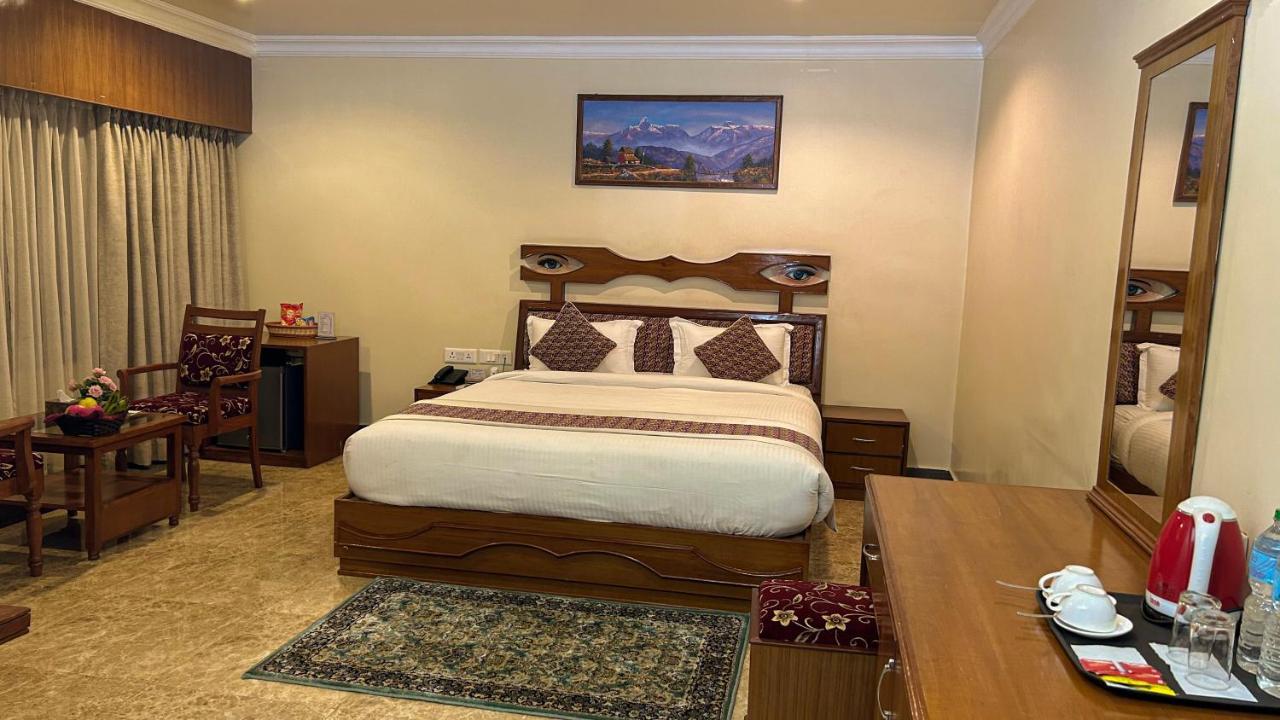 Hotel Earth Light Sauraha Chitwan Εξωτερικό φωτογραφία