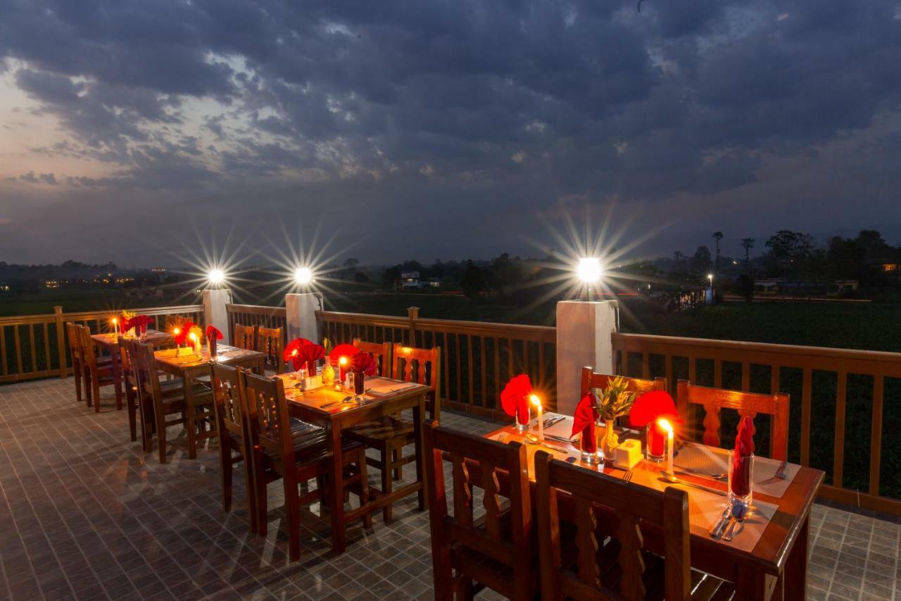 Hotel Earth Light Sauraha Chitwan Εξωτερικό φωτογραφία