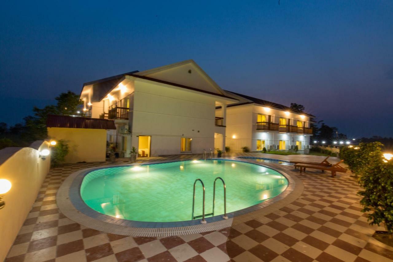 Hotel Earth Light Sauraha Chitwan Εξωτερικό φωτογραφία