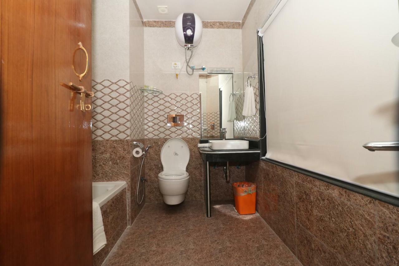 Hotel Earth Light Sauraha Chitwan Εξωτερικό φωτογραφία
