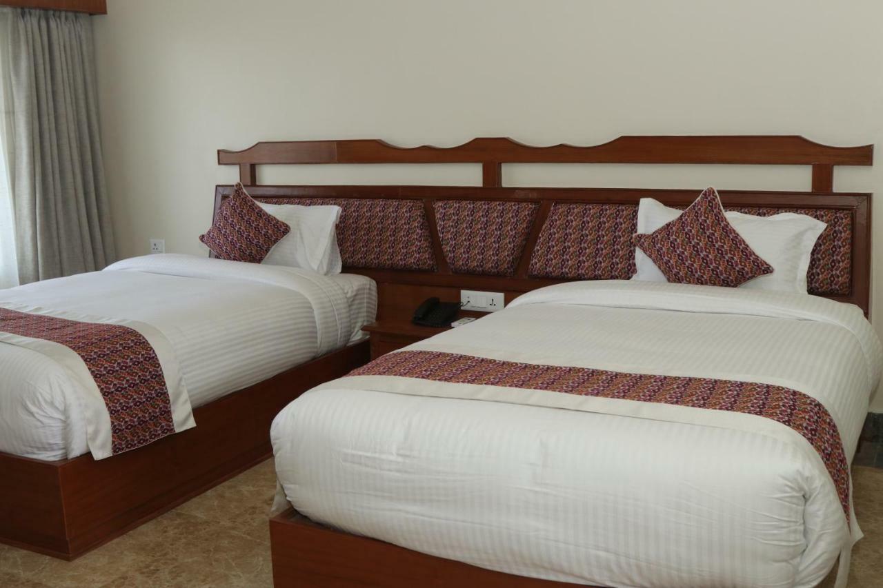 Hotel Earth Light Sauraha Chitwan Εξωτερικό φωτογραφία